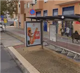 Marquesina publicitaria en el paseo de la Universidad, cerca del campus de la Jaume I, Castellón